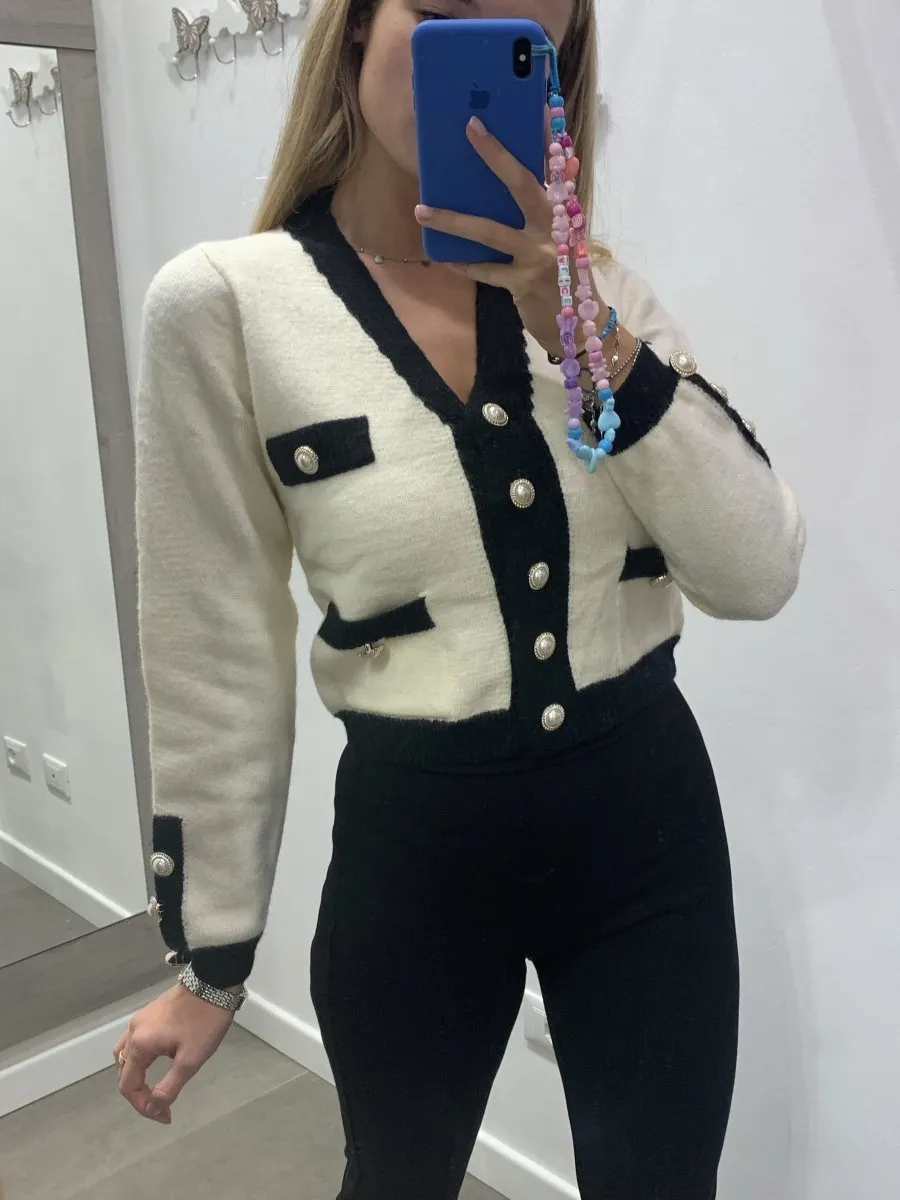 Cardigan bianco con bottoni gioiello