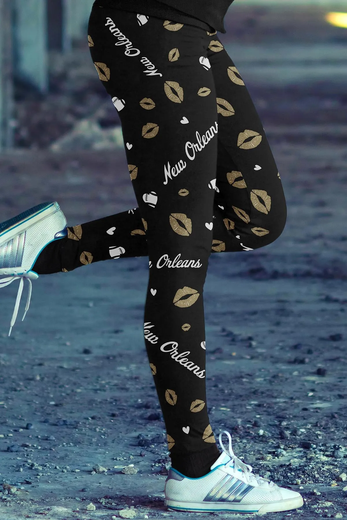 NO Lovin Kisses FB Leggings