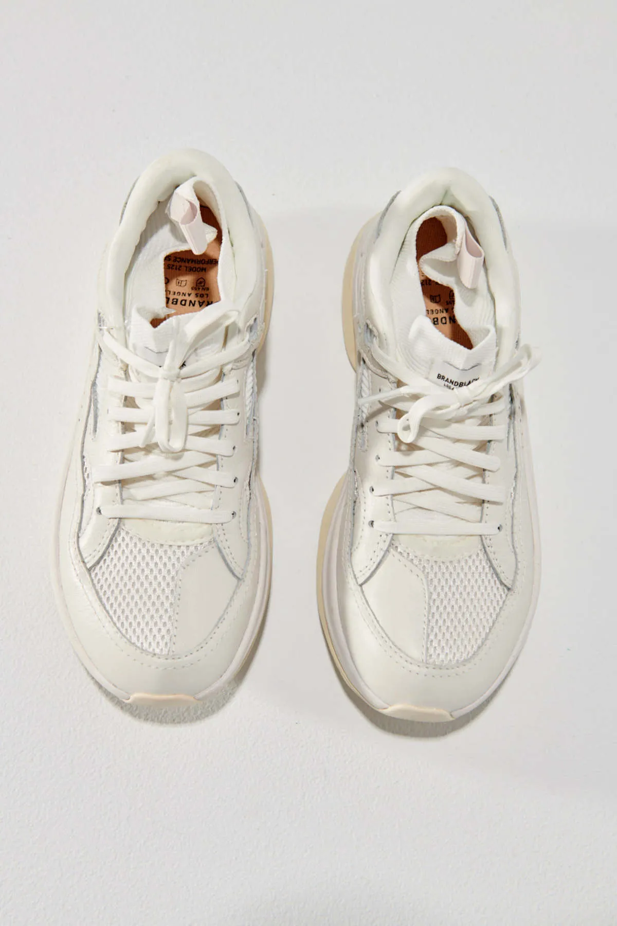 Saga Sneaker - OG White