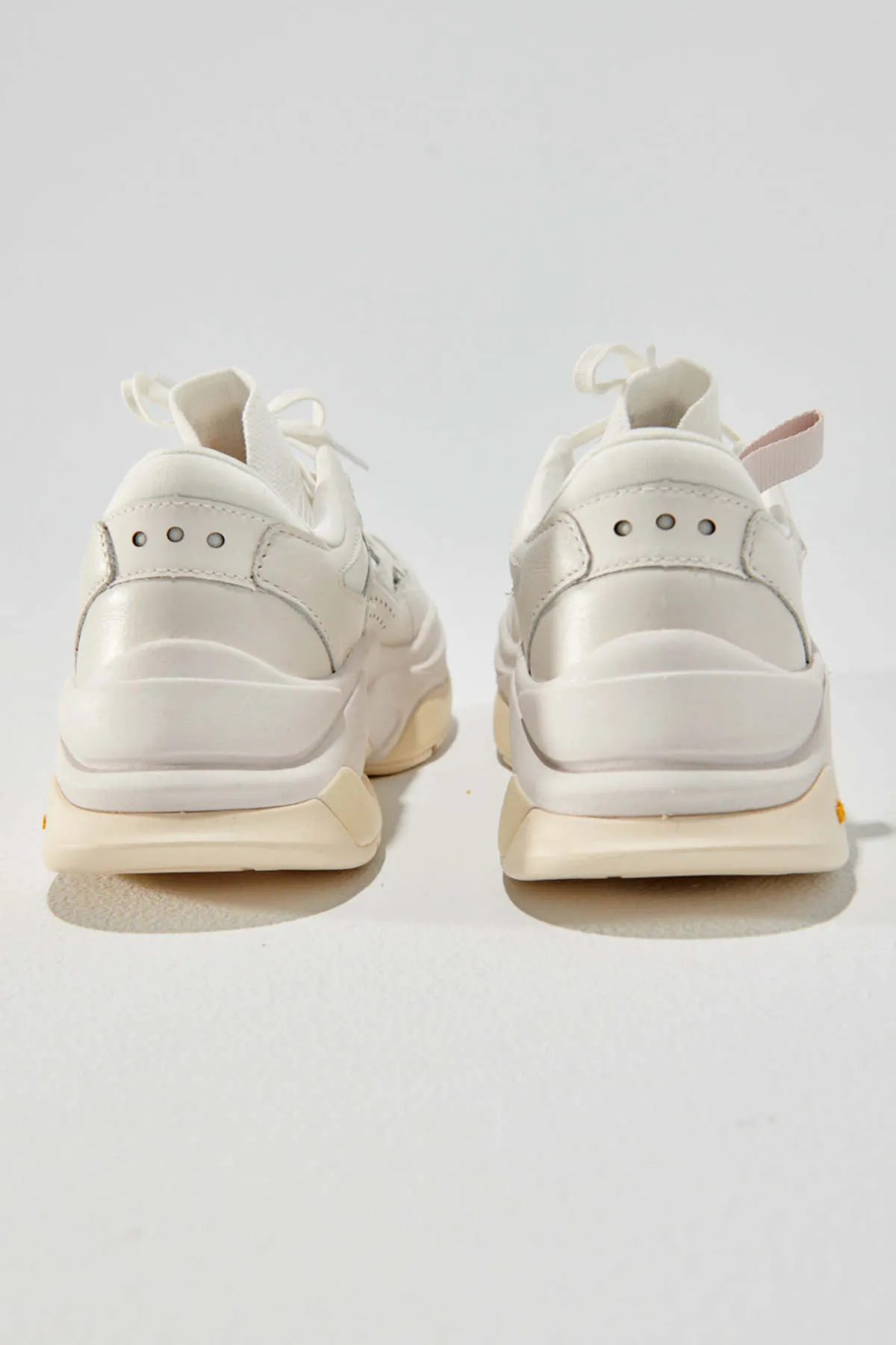 Saga Sneaker - OG White