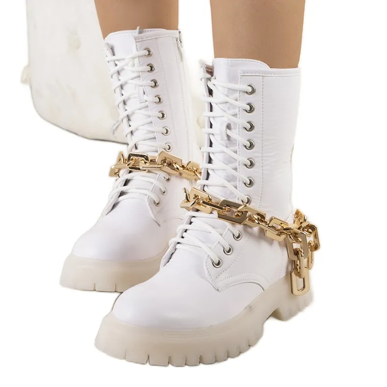 White boots with Curiti chain